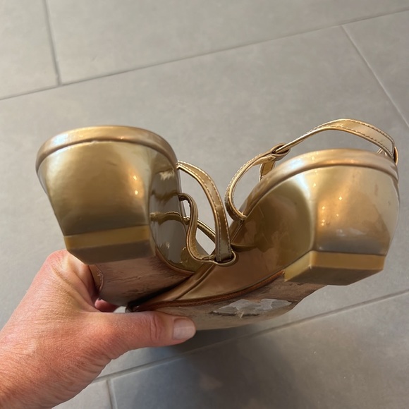 Stuart Weiztman Wedges sandals size 6 light gold - Picture 4 of 6